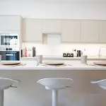 Leeds Centre - Spacious 4-bed - Sleeps 8 - Free Parking Apartment