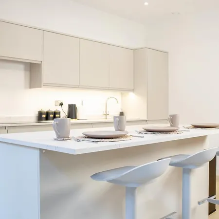 Modern 4-bed In Business District 公寓