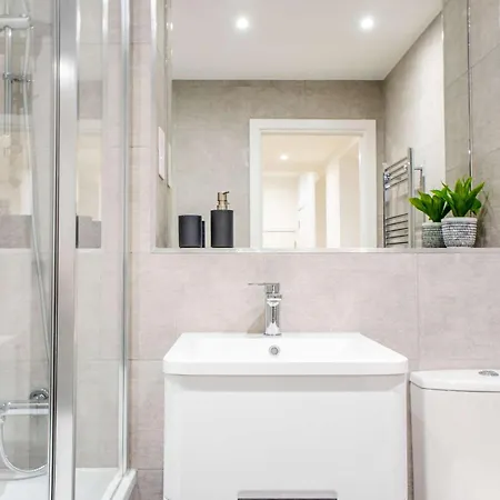 Modern 4-bed In Business District 公寓 *