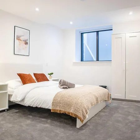 Leeds Centre - Spacious 4-bed - Sleeps 8 - Free Parking Appartement
