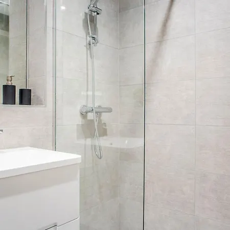 Apartment Leeds Centre - Spacious 4-bed - Sleeps 8 - Free Parking