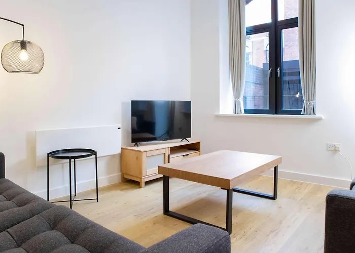 Modern 4-bed In Leeds Business District