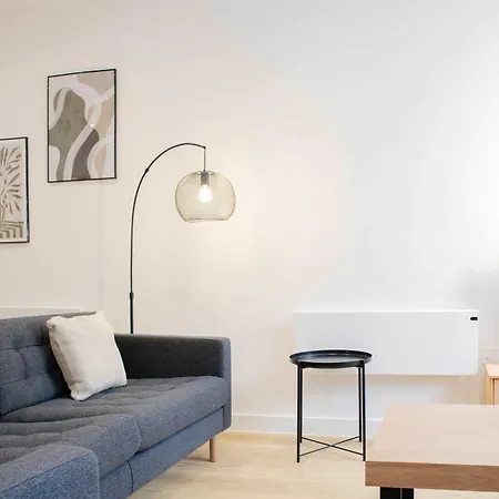 Apartment Modern 4-bed In Leeds Business District Elland