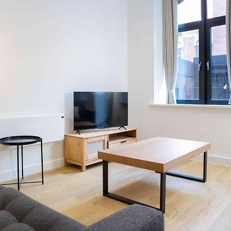 Modern 4-bed In Leeds Business District