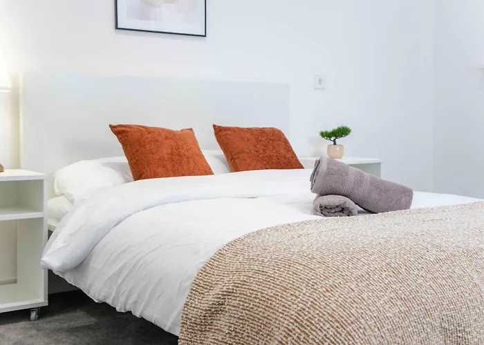 Modern 4-bed In Leeds Business District